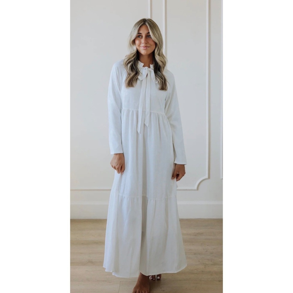 Fehrnvi Apparel White‎ Floral Jacquard Tiered Maxi Dress Long Sleeve Tie Neck M